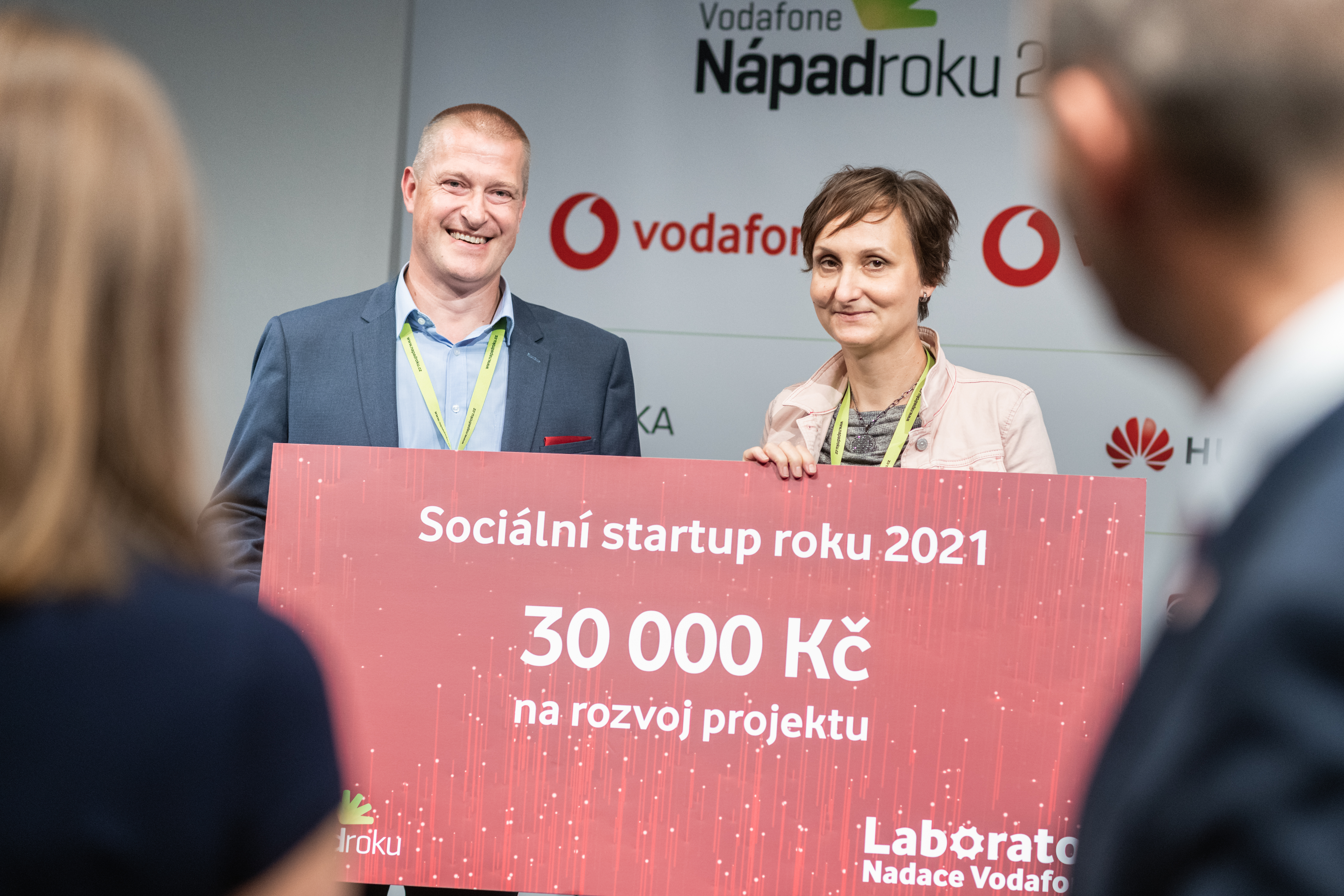Jan Fencl z Nadace Vodafone a Jana Trdá z VR Vitalis